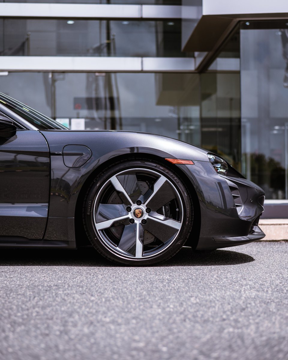 PorscheCenterPR's tweet photo. Antes de que se acabe el año, escoge tecnología y deportividad. No olvides reservar tu Porsche #Taycan solo en #PorscheCenterPuertoRico | 787.993.3474 | #PorscheLokal https://t.co/Z8REjBafSA