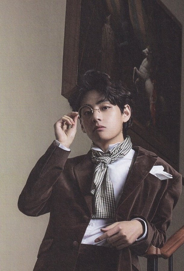 IYI KI DOGDUNN IYI KI DOGDUNN🥳🥳
o kadar cok seviyorum ki bu adami anlatamam tanidigim gun hayatim degisti resmen bana ne kadar iyi geldiginden bahsetmiyorum bile iyi ki tanidim seni her zaman iyikilerim olacaksiniz bay Kim rönesans tablosu gibi mukemmel Taehyung (yunan tanrisi)