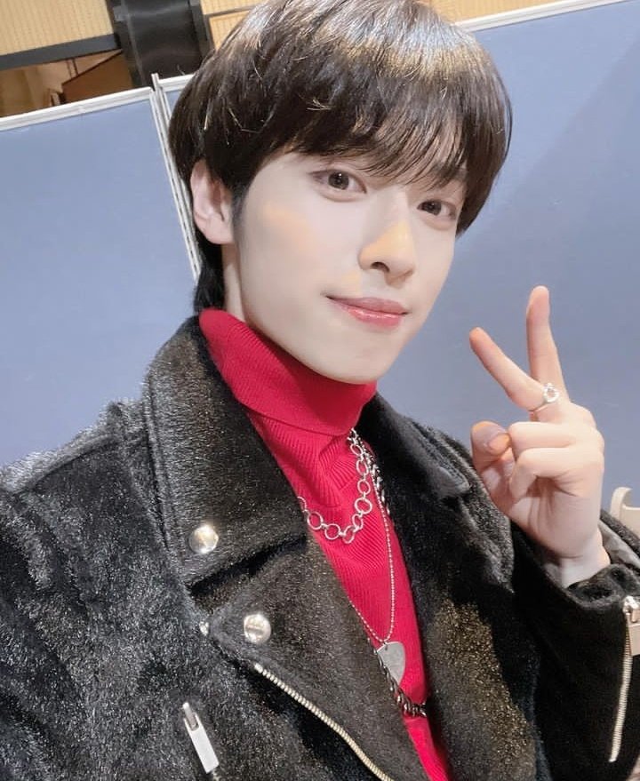 mostlyjiseok's tweet image. someone wants me to be active again.....