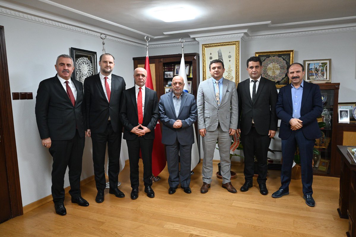 Genel Başkanımız Baki Gülbaba ve Genel Başkan Yardımcılarımız Ramazan Kaşkaya, Emrah Sağır ve Mahmut Özyavuz; 14. Olağan Genel Kurulunda tekrar Hizmet İş Sendikası Genel Başkanı seçilen, Sayın Mahmut Arslan ve yönetimini ziyaret ederek başarı dileklerini ilettiler.