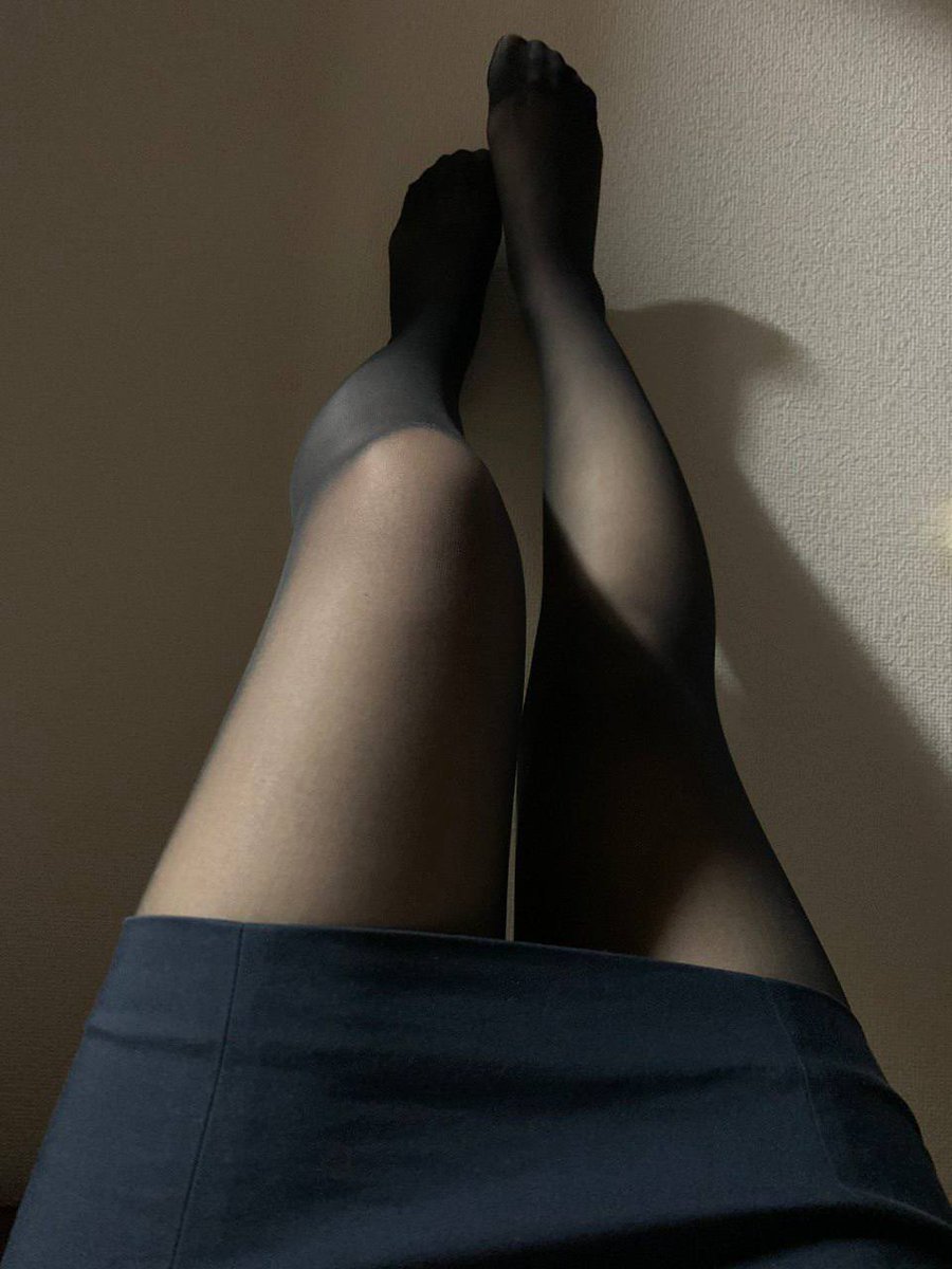 q3p93's tweet photo. 深夜来一波黑丝🙈🙈🙈 #黑丝 #少妇 #寂寞少妇 https://t.co/ECL8PU9vNM