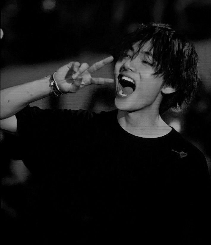 cooky_cake_'s tweet photo. Happy Birthday my little teddy bear 🐻🎁💜🌌
#HappyBirthdayTaehyung https://t.co/gXBI17Cz1u