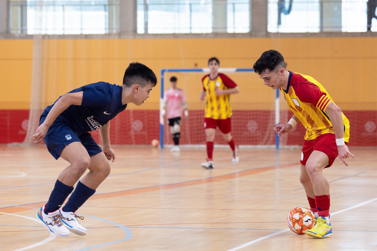 FCF_CAT's tweet photo. 🟡🔴 Victòria contundent de Catalunya sub 19 que es classifica com a líder de grup

⚽️ Triomf per 0⃣ a 6⃣ a @futgal i bitllet per a la fase final del Campionat d'Espanya

📝: https://t.co/1FRB2fAcIv
🎥: https://t.co/C5GXvF6bfH
📸: https://t.co/Ms23kFHNqz

#CampionatsEspanyaFS https://t.co/4YNkbfJBmT