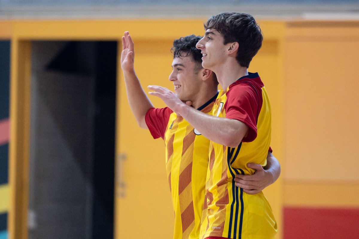 FCF_CAT's tweet photo. 🟡🔴 Victòria contundent de Catalunya sub 19 que es classifica com a líder de grup

⚽️ Triomf per 0⃣ a 6⃣ a @futgal i bitllet per a la fase final del Campionat d'Espanya

📝: https://t.co/1FRB2fAcIv
🎥: https://t.co/C5GXvF6bfH
📸: https://t.co/Ms23kFHNqz

#CampionatsEspanyaFS https://t.co/4YNkbfJBmT