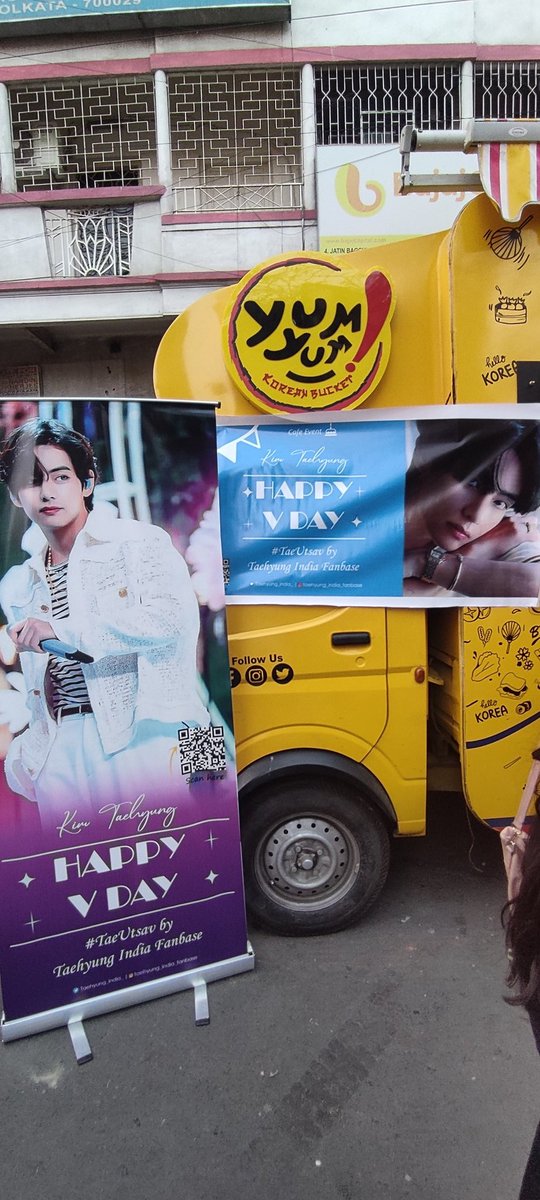 Taehyung_india_'s tweet photo. 🎈#TaeUtsav🎈

Our cafe event at Yum Yum Korean Bucket is live!

🚩 Yum Yum Korean Bucket
🗓️ 29- 31 Dec'22
⏰ 4.30-9.30pm 
🎟️ Please mention 'V DAY' --> Order food or Drink --> Get Cupsleeve set https://t.co/CEoP33afHO