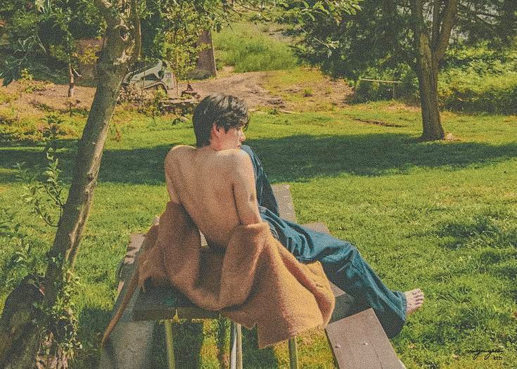 taetesdiary's tweet photo. — to runaway with #taehyung 🌱🍂☁️ https://t.co/SBvSlRWkUH