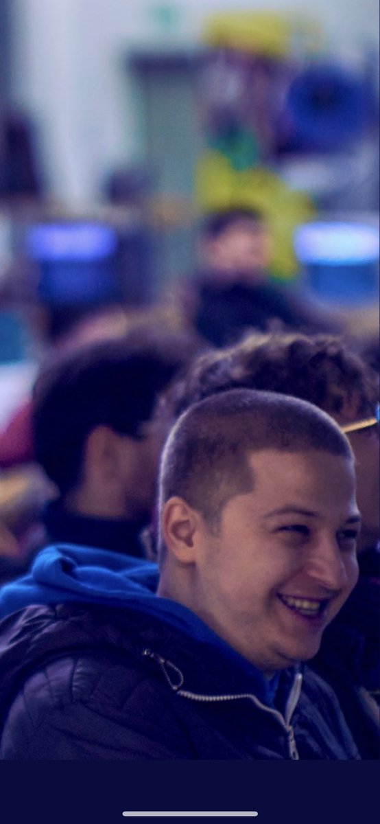 fys | phL tweet media