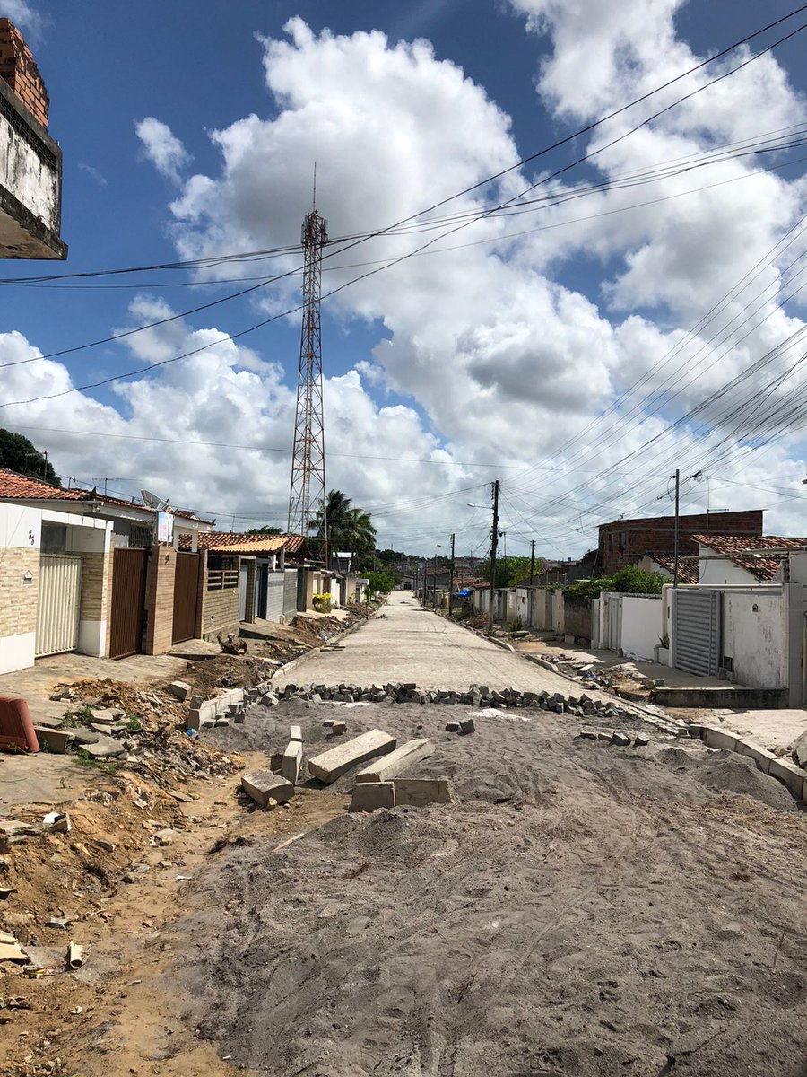 marciliodohbe's tweet photo. E a Rua Toni Cássio Rodrigues Estrela, no Funcionários, está ficando linda! Após requerimento nosso, o local ganhou novo calçamento em paralelepípedo, melhorando a mobilidade urbana e a qualidade de vida dos moradores! #UmNovoDiferente #MarcílioDoHBE https://t.co/ys9Rdm6nM0
