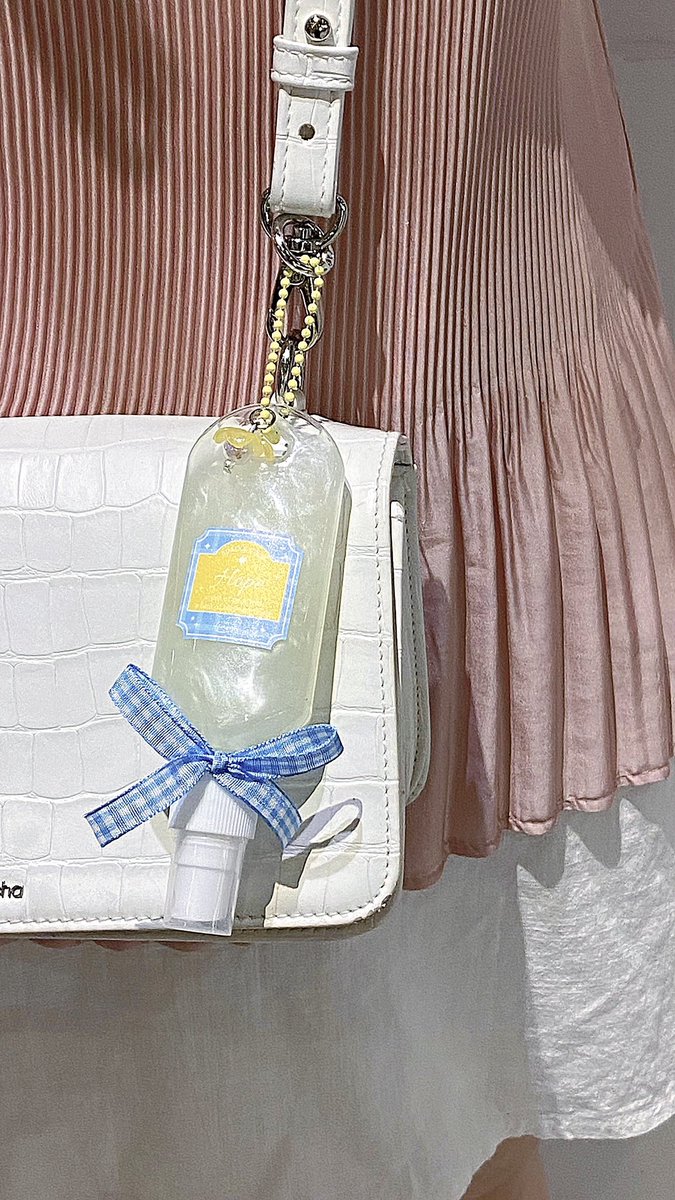 ✨🦋SPARKS SPRAY 50ml. GLITTER ALCOHOL now on shopee🦋✨

🦕 👉🏻 shope.ee/7zdmMnIAq0 
#sparksthemagicupdate