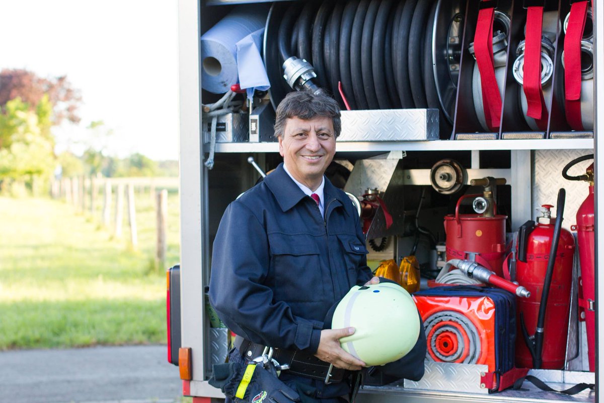 Ismailtipi's tweet image. Der verantwortungsvolle Umgang mit Feuerwerk an Silvester ist ein Gewinn für alle: Zur eigenen Sicherheit, um Gefährdungen Unbeteiligter auszuschließen und auch um die Feuerwehren, Rettungs- und Polizeikräfte zu entlasten.

ismail-tipi.de/aktuelles/isma…