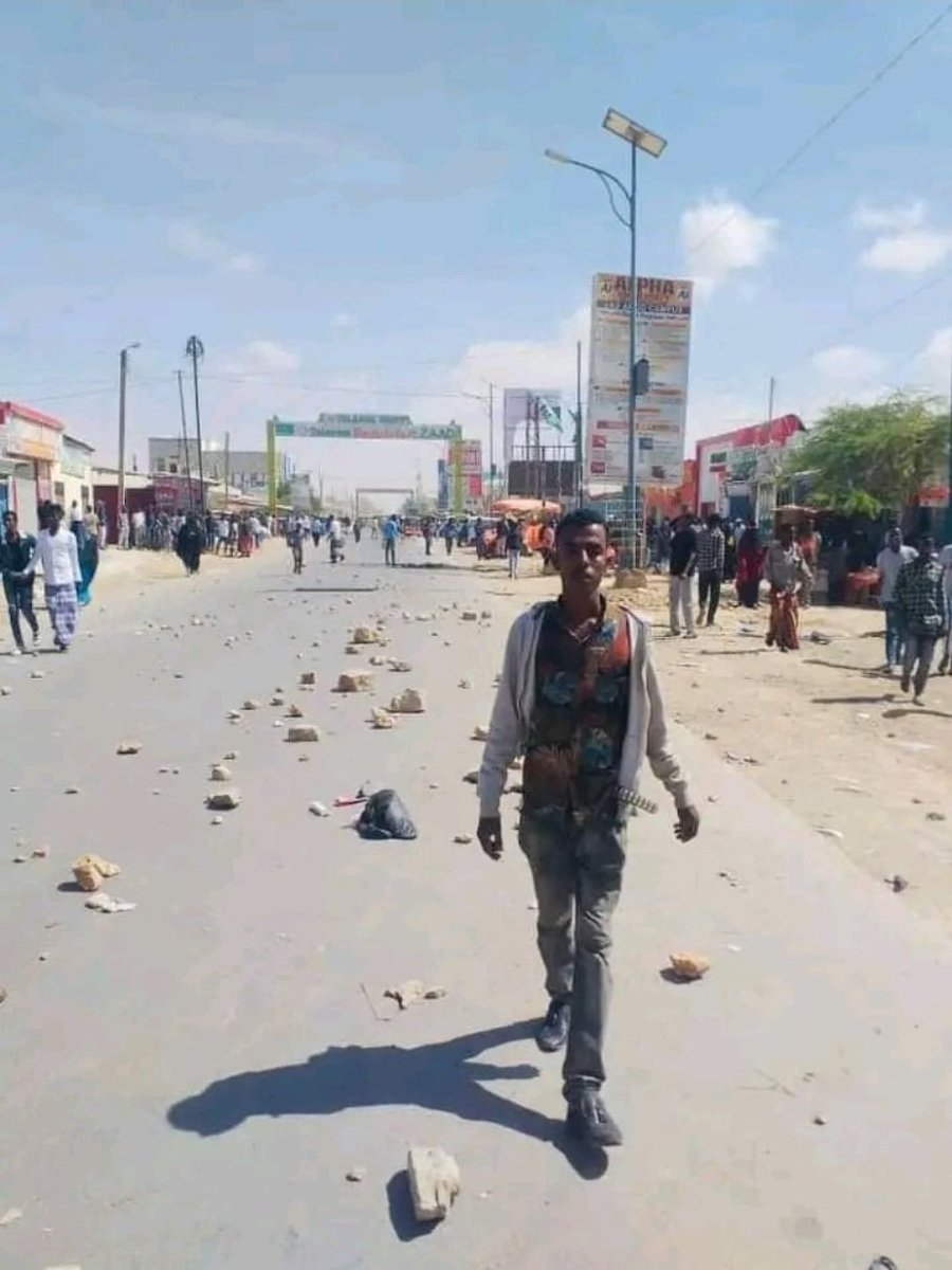 alihwarsame's tweet photo. What's happening in #Lasanod for the 3rd day in a row is a public uprising against the repressive tactics of #Somaliland. It is shameful &amp; unacceptable by all measures. Ignoring that fact by #NCC meeting is also more shameful. https://t.co/gR84m0M2DP