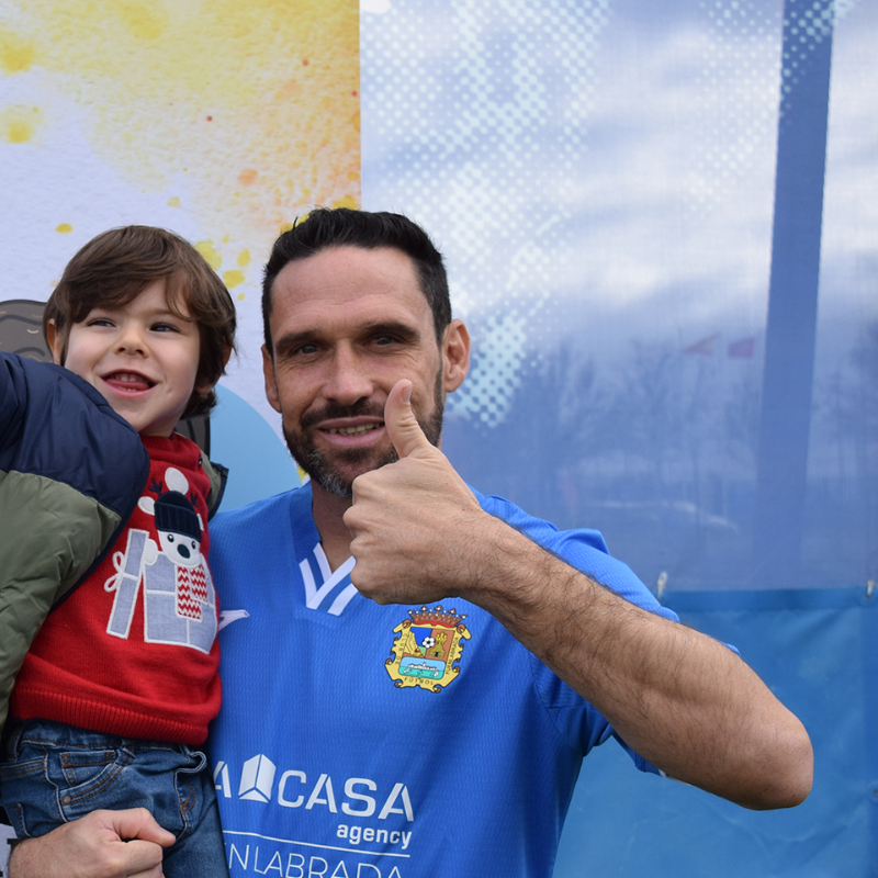 Fuenla's tweet photo. 🤝 / SOCIAL / El Fuenla de veteranos y el @veteranoleganes se unen en un amistoso para concienciar sobre la enfermedad de Hirschsprung