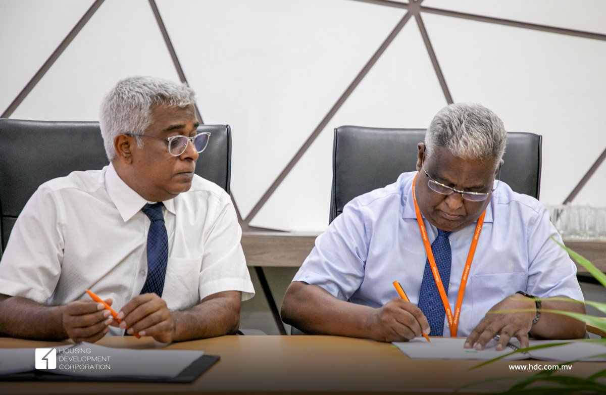 hdcmaldives's tweet image. We have signed an agreement with @Dhiraagu for the installation and operation of rooftop towers in Hiyaa Tower 2 and 3. With these cellular towers, the mobile coverage in Hiyaa area will be improved. 

@SmartCommv #smartcities #EnablingConnectedCommunities