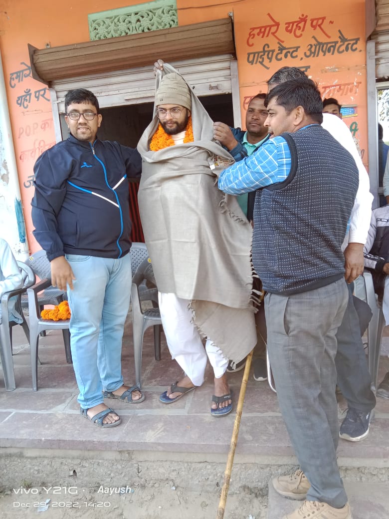 VinodBhudoliRU's tweet photo. #थोई में #छात्र_अधिकार_विशाल_पद_यात्रा में शामिल जवानों का स्वागत किया गया।
लाईव विनोद भूदोली जी मिडिया से रुबरु हुए व ग्रामीणों को संबोधित किए #live #Livefb
#विनोद_भूदोली
#राजस्थान_विश्वविद्यालय
#RajasthanUniversity https://t.co/PQxMsaRTI2