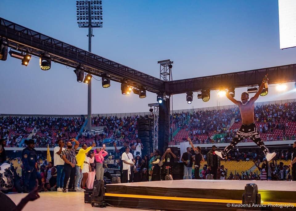 BigglarryP's tweet photo. We call him ENTERTAINER ,and that tittle has always been same,since the era of BANDANNA ,shatta wale is the energy Gad,not that elephant man..

Bless up king of Africa Dancehall,always making Sm fans proud ,and we pledge to honor n always support you till the End..

#Jjc#Shaxi# https://t.co/s6zqyKXORv