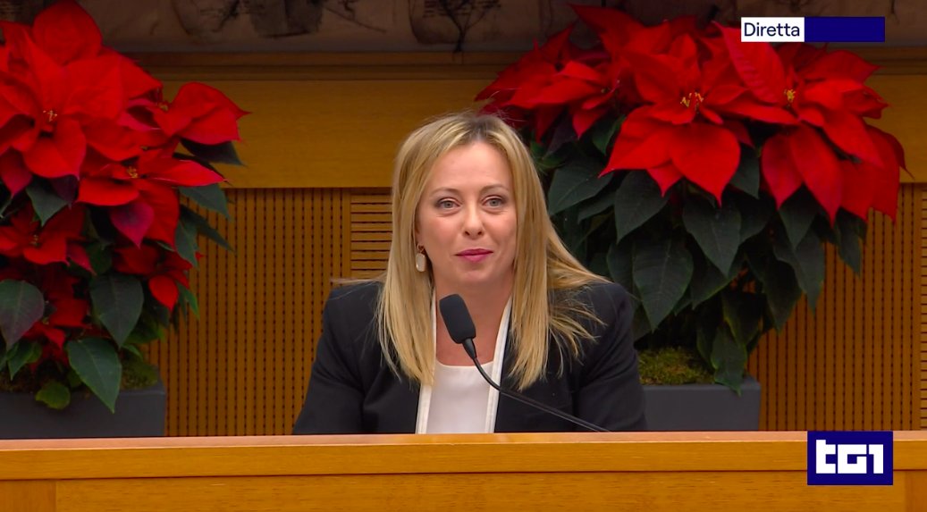 📺#ConferenzaStampa 

<a href="/e_lauria/">Emanuele Lauria</a>: "Invita gli Italiani a vaccinarsi?".
🎙️Giorgia #Meloni: "C'è una campagna del governo che invita gli anziani e le categorie fragili a vaccinarsi. gli altri devono rivolgersi al medico che ne sa più di me". 

Una frase ambigua che piacerà ai #novax