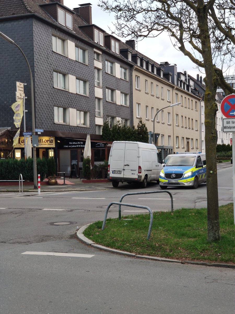 DorfNKB's tweet photo. @Poliauwei Hier ein paar meiner Lieblingsbilder. Das rote Gebäude ist das Polizeipräsidium... https://t.co/fQxvYvdwq6