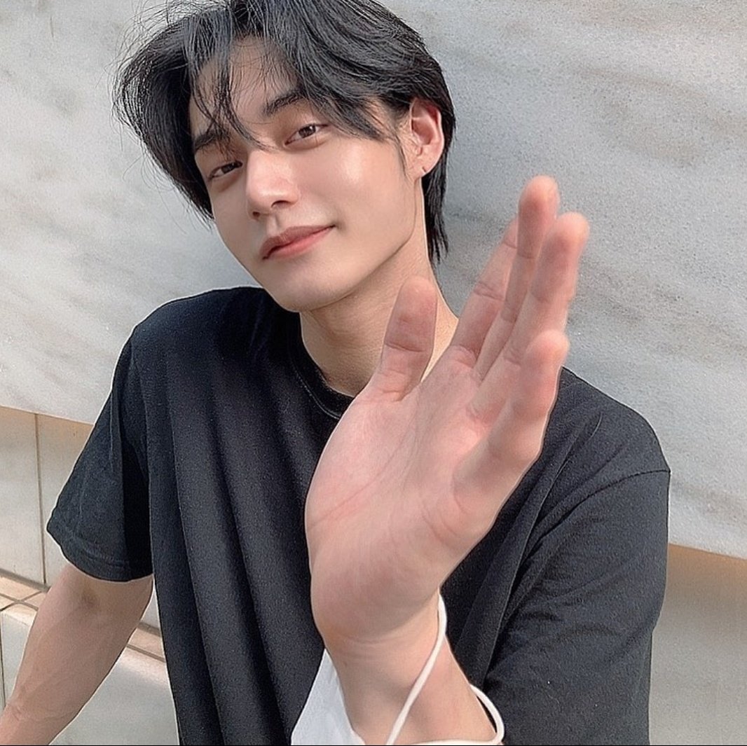jiwoongfans's tweet photo. former idol, actor, and now boys planet contestant KIM JIWOONG everyone https://t.co/IJwMdlXH5a
