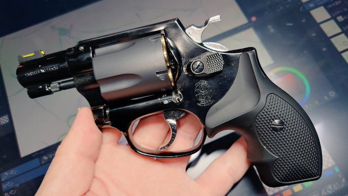 ないのなら
組んでしまえば
いいじゃない

なんちゃって360pd
フロントサイトがちょっと浮いちゃったのが無念。
肉眼で見ると、シリンダーはもう1段階明るいほうがよかったな🤔 