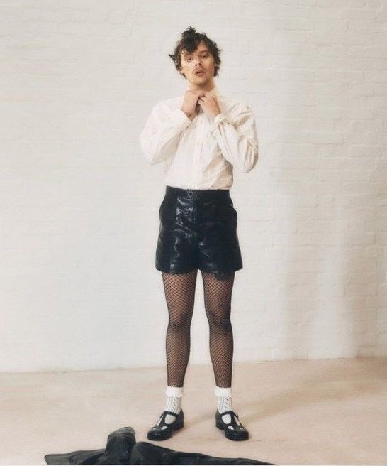 chartshstyles's tweet image. Spotify Global: 

#4. “As It Was” (=) — 4.1M 
#75. “Late Night Talking” (+9) — 1.3M
#97. “Watermelon Sugar” (+11) — 1.2M

Spotify US: 

#15. “As It Was” (+1) — 737k
#74. “Late Night Talking” (+10) — 360k