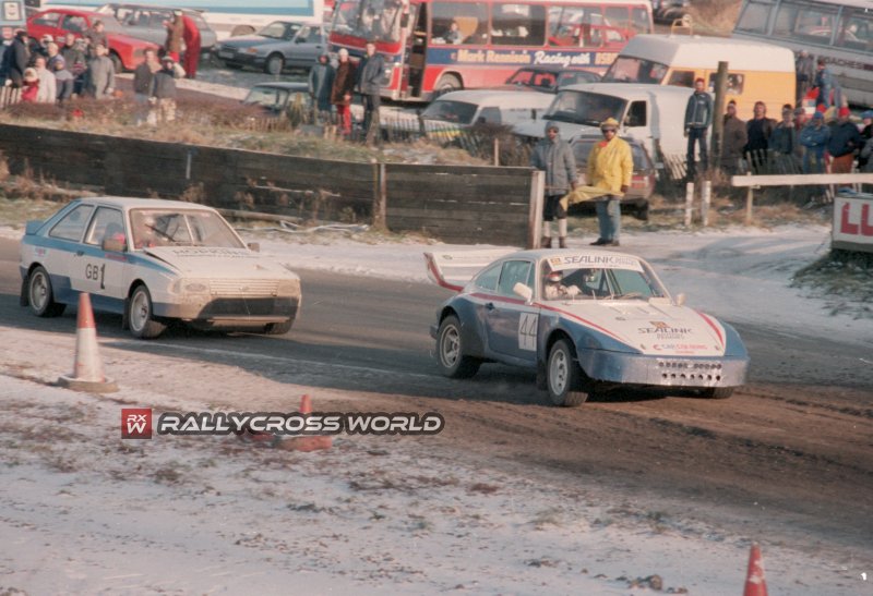 RallycrossWorld's tweet photo. 29 December was a #rallycross raceday at #LyddenHill in 1985. John Smith (Porsche) and Trevor Hopkins (Escort 4x4). Mark Lloyd (Escort) leads.Mark Rennison (Escort) leads Will Gollop (Saab).
At #CroftCircuit in 1991, Tony Bardy won in a borrowed Nova.
#BritishRX #WinterRallycross https://t.co/oKkEhMiMrn