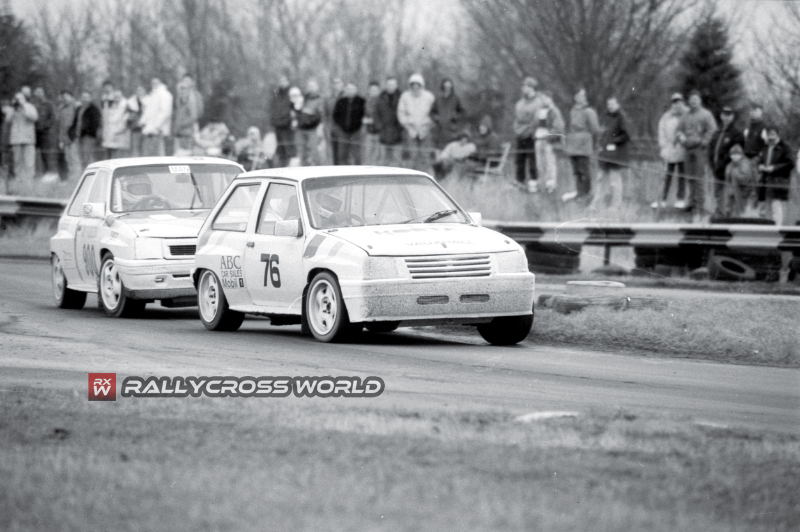 29 December was a #rallycross raceday at #LyddenHill in 1985. John Smith (Porsche) and Trevor Hopkins (Escort 4x4). Mark Lloyd (Escort) leads.Mark Rennison (Escort) leads Will Gollop (Saab).
At #CroftCircuit in 1991, Tony Bardy won in a borrowed Nova.
#BritishRX #WinterRallycross