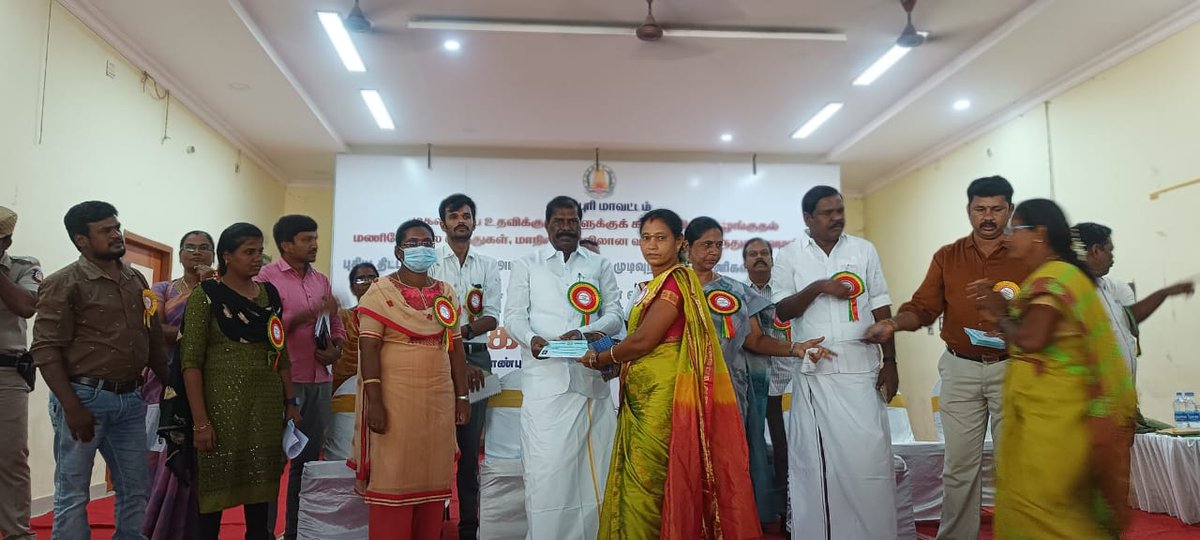 PmkGkm's tweet photo. தர்மபுரி மாவட்டம் சுய உதவி குழுவினருக்கு கடன் வழங்கும் விழா தர்மபுரி அரசு கல்லூரி கூட்டரங்கில் 29.12.2022 இன்று 8889 மகளிர்க்கு ரூபாய் 45 கோடியே 68 லட்சத்து 50 ஆயிரம் வழங்கியபோது.... https://t.co/uVBaL4GMaX