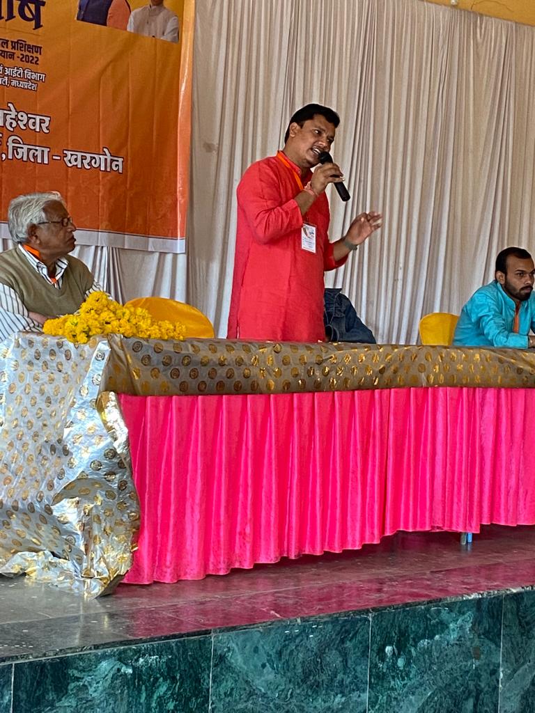 JaiswalKarishna's tweet photo. आज #खरगोन जिले के महेश्वर मंडल में #सुघोष_2022 कार्यक्रम आयोजित हुआ !!
@vdsharmabjp
@rajneesh4n
@SharmaaAbhishek
@BJP4MP
@shishirBadkul https://t.co/1GYAnVMo8t