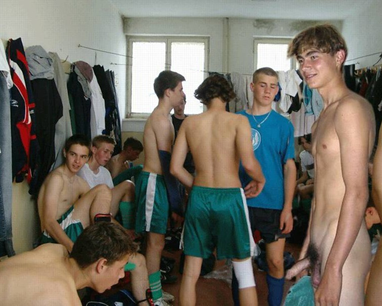 YoungSoccer2's tweet photo. 😇😇😇😇😇 Locker Room https://t.co/DHOs1sJhS6