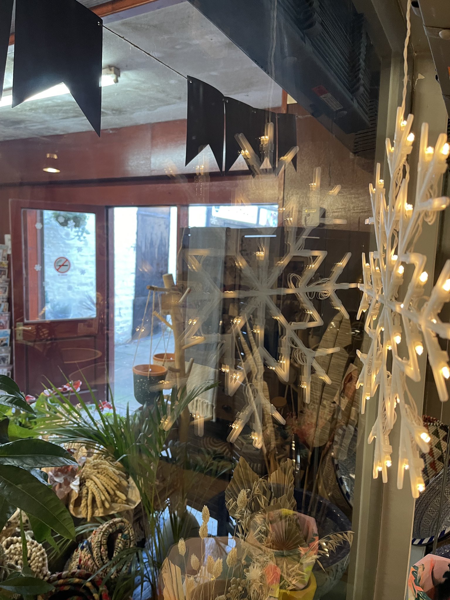 Ruthven Lane Shops, Glasgow West End (ruthvenlane) / Twitter