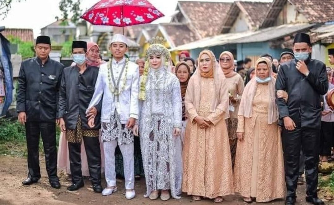 AirinDatangLagi's tweet photo. Kalau anak Jahat sama orang tua, disebut Anak Durhaka..!!
Tapi kalau orang tua yg Jahat ke Anaknya. disebut apa..?? https://t.co/O7HWvHSDcl