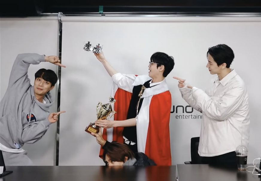 laboni66's tweet photo. 라이트 인생네컷 프레임 공유합니다. 
*단, 키는 알아서 잘 맞추셔야 합니다. https://t.co/PtiHTcfHBg
