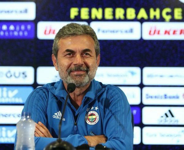 Fenerbahçe taraftarları, son günlerde yasa dışı bahis reklamları yapan Alex de Souza'nın yoğurtçu parkındaki heykelinin yıkılması ve yerine Aykut Kocaman'ın heykelinin dikilmesi için kampanya başlattı. Kongre üyeleri ilerleyen günlerde bu talebi resmiyete dökecek.