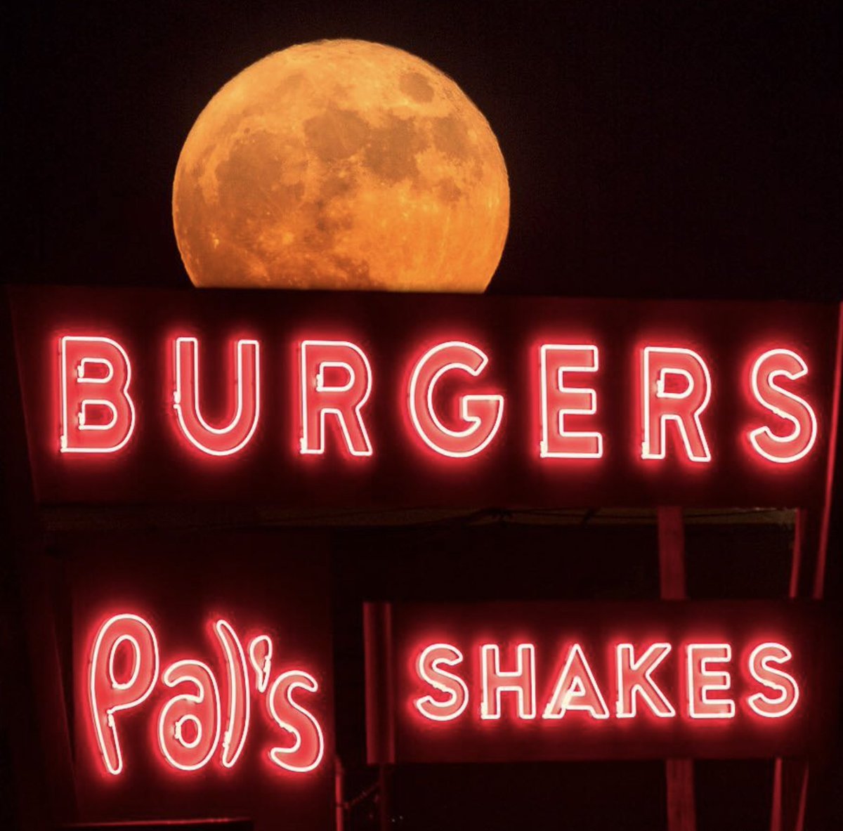 There's just something about that OG sign ❤️

📸: instagram.com/p/BtGgCvnFEeu/