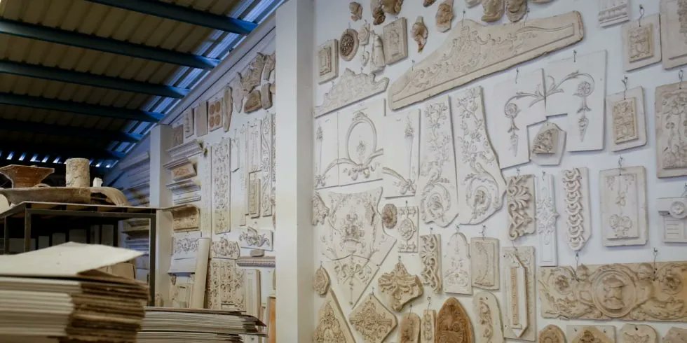 techoscalabuig's tweet photo. Las molduras en escayola son elementos decorativos que pueden utilizarse tanto para paredes interiores como en fachadas.  

Aquí todas las opciones de decoración posibles con las #molduras en #escayola.

https://t.co/AKiV6Ejmz7 https://t.co/hahOTXPP1h