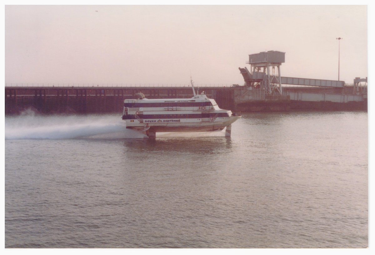 Peter_Mugridge's tweet photo. H.F. Princess Clementine at #Dover at 17.14 on 26th September 1992. #Archive #Jetfoil https://t.co/HlqJqmOJkv