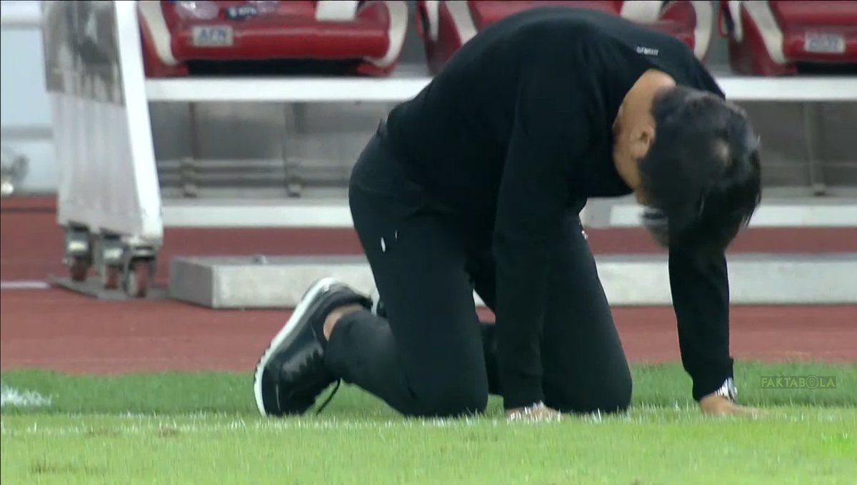 FaktaSepakbola's tweet photo. 😢 https://t.co/h5otnERJme