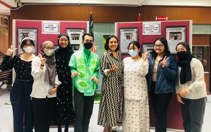 PawangPower's tweet photo. We had an at Foyer FBMK! Thank you very much for all Ghosties who had come and stopped by to greet the Pawangs! 👻✨
#pawangpower #TGATG
#BBL4401 #upm #audition #theatre #stageplay https://t.co/JD0TsTEfUX