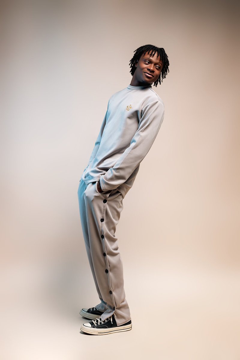 Azaag5's tweet photo. #STREETWEAR 🤴 #Azaag termine avec son département street wear, nous vous présentons l’un des modèles phares de la capsule Flexx… 

📸: @SahueJunior 

📍Boutique Azaag ⬇️
https://t.co/zDjjZmA7GL

📱+225 07 03 349 884 https://t.co/P4MfuPTr4v