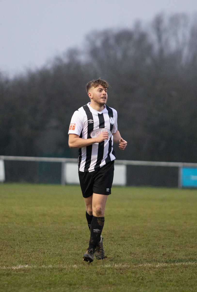 🚨 Welcome To The Ridge 🚨

Delighted to announce the signing of <a href="/KnaggsDom/">Dominic Knaggs</a> from <a href="/ColneyHeathFC/">Colney Heath FC</a> 

A versatile player who will bring so much to the team once back to full fitness following a 3 month lay off. 

Welcome lad ⚫️⚪️

UTR