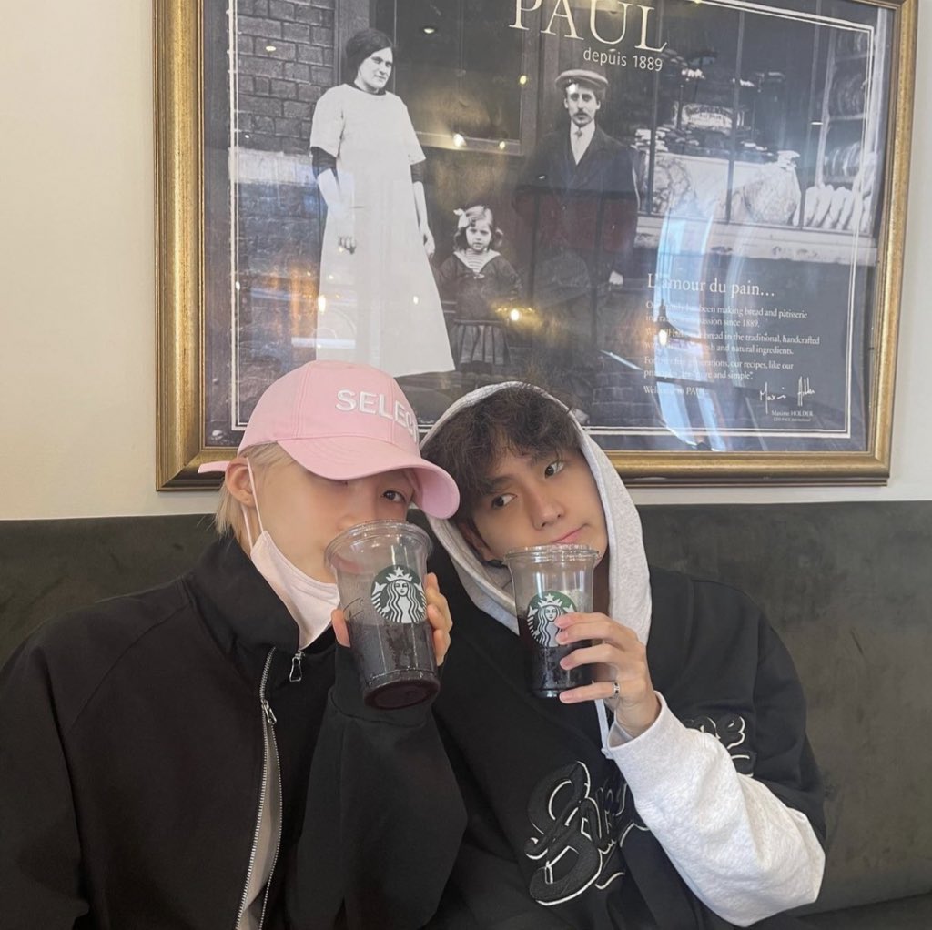 jumilcobs's tweet photo. sweet talk

💫 written for round 2 of @tbz_secretsanta
💫 milnyu
💫 teen, 12.5k
💫 radio au, denial of feelings, slight misunderstandings

https://t.co/tTyEF5hvwz https://t.co/6wTFBYRbLK