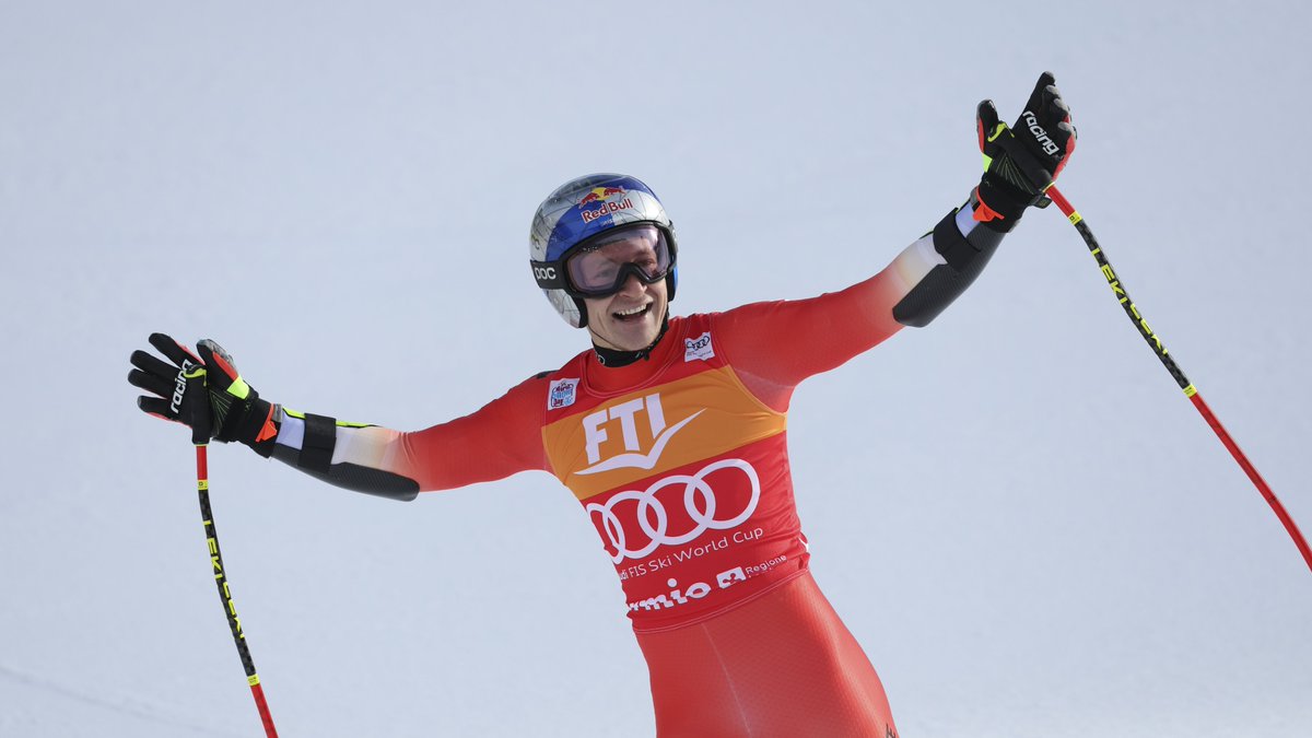 swissskiteam's tweet photo. ‼️ Die Schweizer 🇨🇭 Männer trumpfen beim Super-G in Bormio gross auf: Marco #Odermatt gewinnt das Rennen auf überlegene Weise, @loicmeillard wird Dritter. Stefan #Rogentin (7.) und Gino #Caviezel (10.) klassieren sich ebenso in den Top 10! 👏👏😍💪
#swissskiteam 📸 Keystone-SDA https://t.co/cmguecRfo9