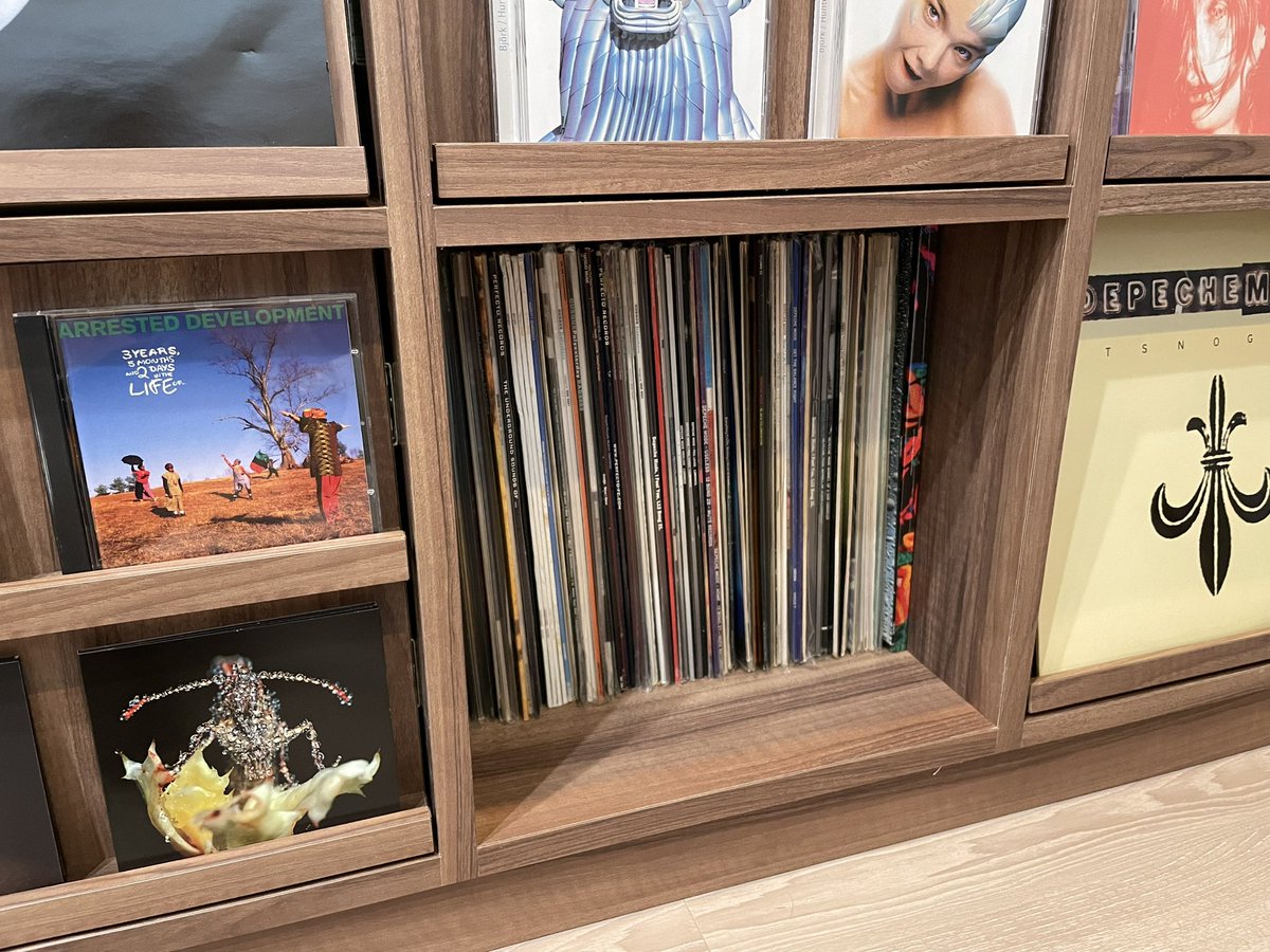 PersonaIJe5us's tweet image. マイホーム🏠購入し
長年のダンボール📦収納から
おさらば

私の頭の中のイメージ
そのままを形に
オーダーメイド家具を
作って頂きました

ポイントは
前面ディスプレイ
パタパタが出来る
CDレコード収納です

ありがとうございました

#SenseOfFun
#オーダーメイド家具
#CDラック
#レコードラック