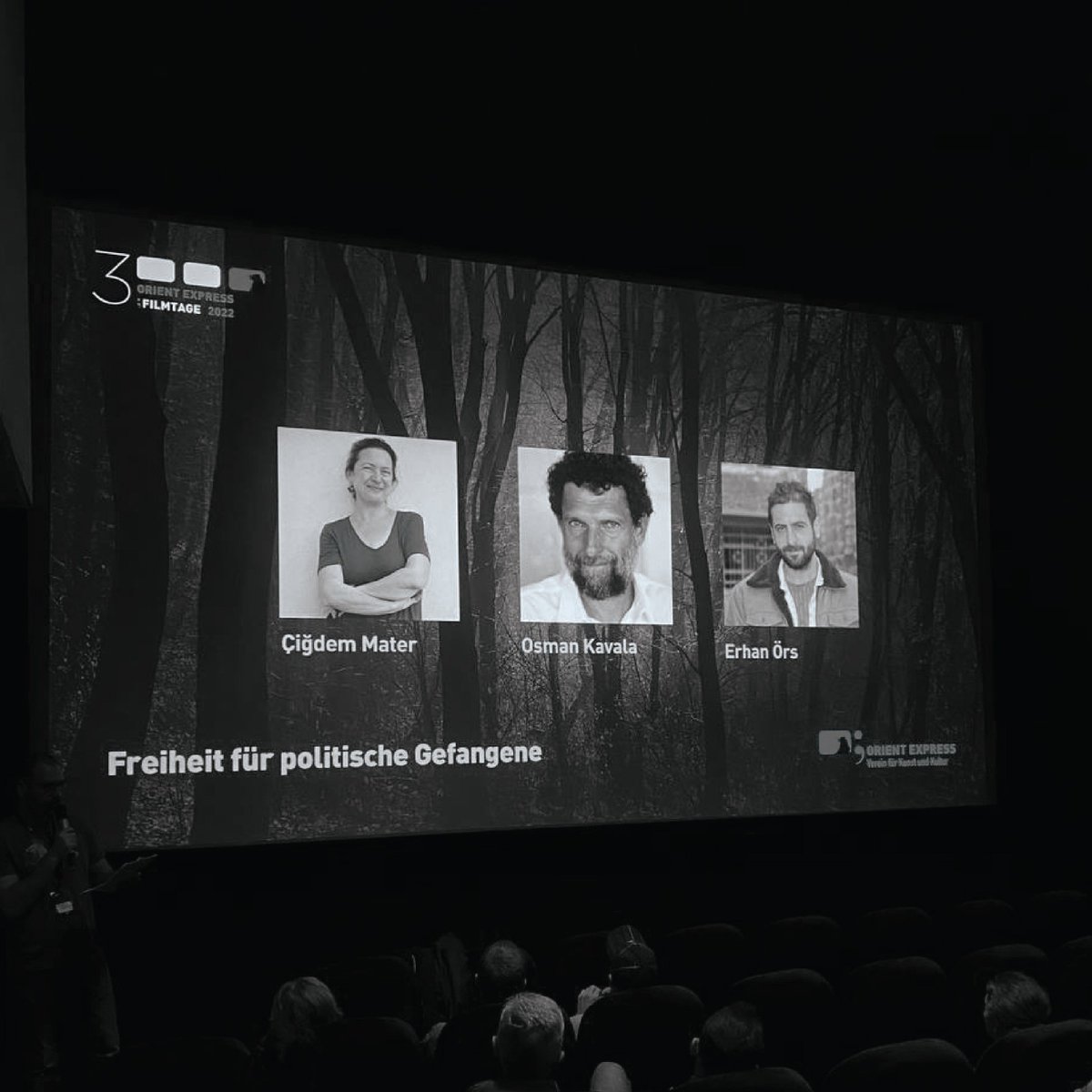 OrientExpressFF's tweet photo. Während unsere Regisseur*innen und das Publikum Q&amp;A machen... Nochmals vielen Dank an alle unsere Teilnehmer*innen und Regisseur*innen.

#2022orientexpressfilmfestival #press #stgallen #bern #zurich #luzern #basel #kunst  #cinematography #filmphotography #director https://t.co/3lTOlWyJ7w