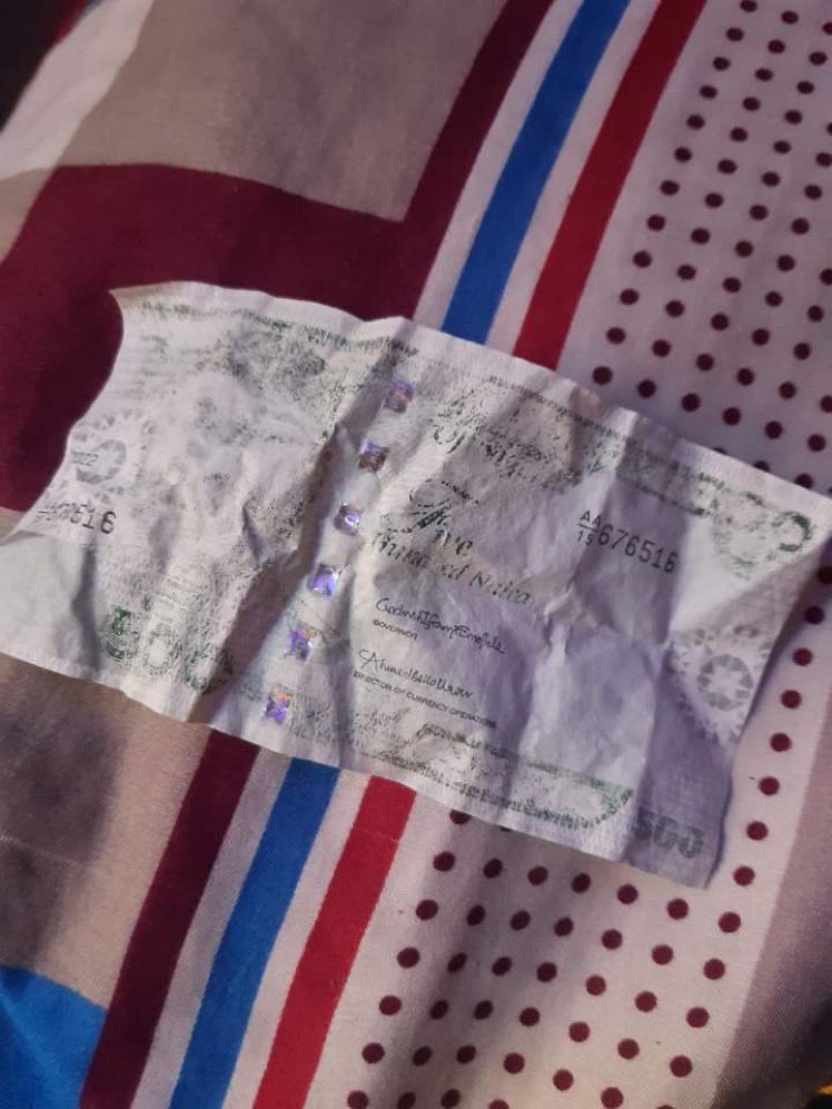 Postsubman's tweet photo. - Artist - Chinazo reveals what became of the new Naira note after her sister forgot it in her pocket and washed it. https://t.co/jqpOe2cJyn