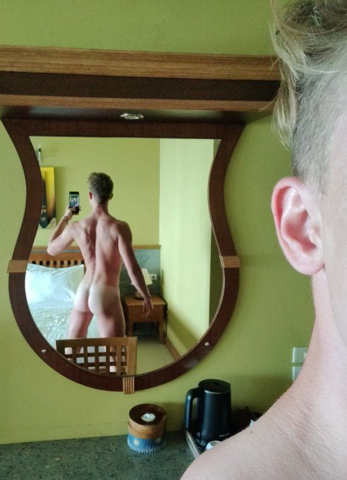 Watch BRITISH TWUNK 🇪🇺🇬🇧 Europe & UK's leaked NSFW photo on TwXstars