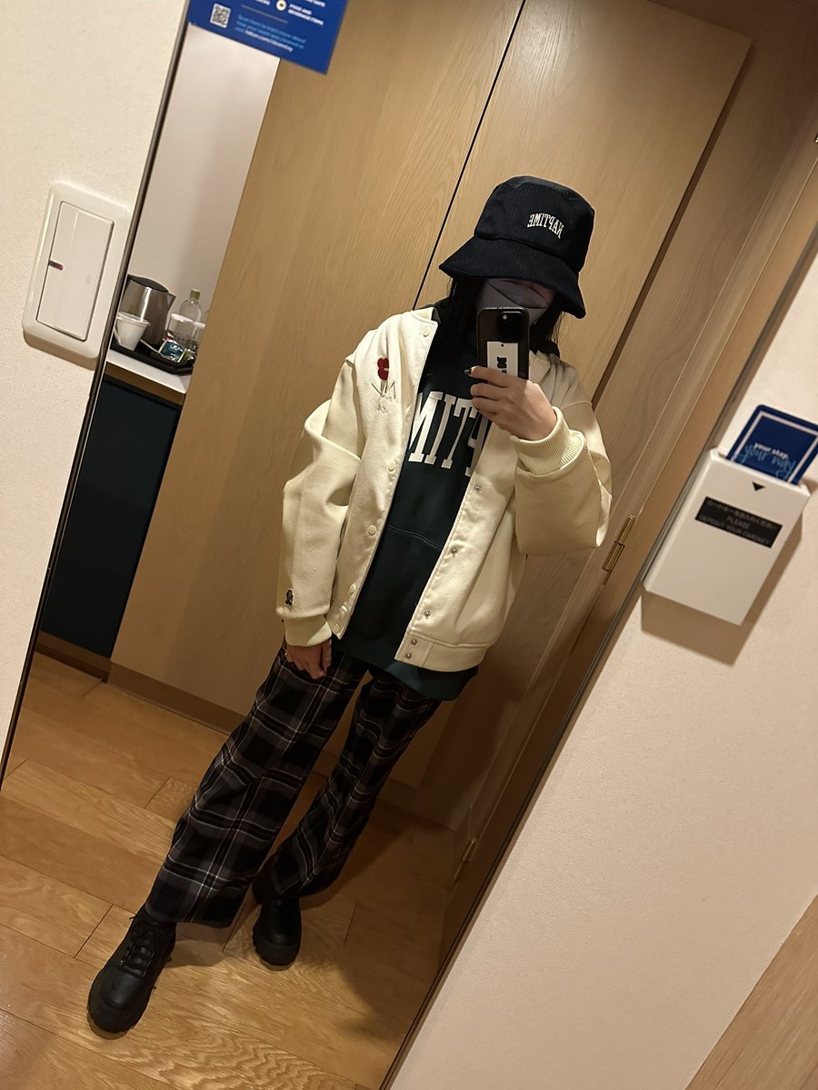 TeamNissy_BEST's tweet photo. すっごい不審者みたいだけど、この格好で参戦すっごい暖か��った(*ˊᵕˋ*) https://t.co/nqQ5ATZInj