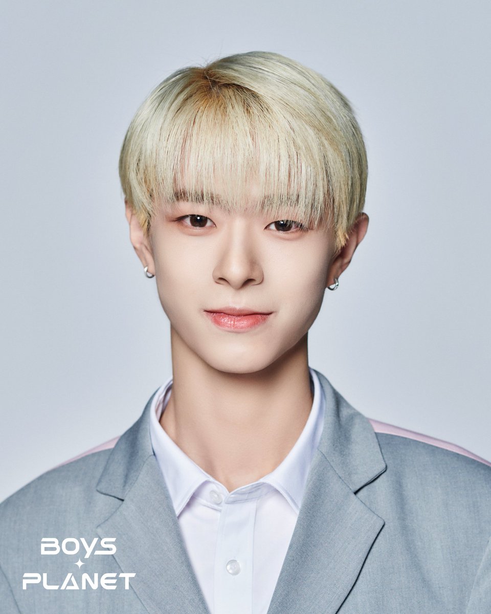 ZB1pics's tweet photo. 📸 | Trainee Reveal

Name: Xuan Hao
Birthday: 08.11.1995
From: Guangdong, China
Trainee Period: 2 years

#BOYSPLANET #보이즈플래닛 #XUANHAO https://t.co/IkWdSTouML