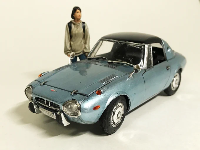 アクリル筆塗りカーモデルチャレンジ。2作目。1/24 フジミ トヨタS800。水性ホビーカラーの8番に色ノ源シアンを少し足して調色。そのままガシガシ筆塗り。4回位研いでプレミアムコートの光沢吹いてまた研いで。やっぱりメタリックだと筆塗りは厳しいかな・・・。 