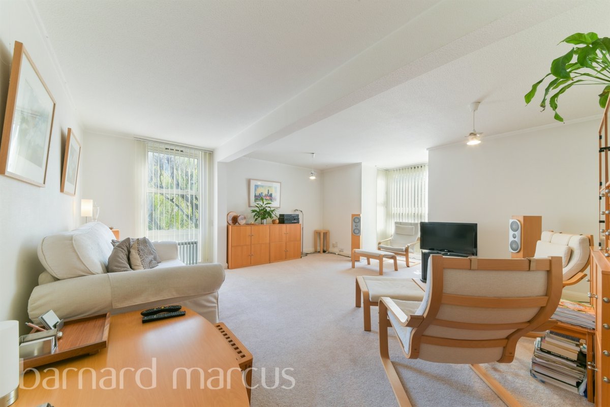 3 Bedroom Purpose Built Flat. barnardmarcus.co.uk/houses-for-sal…